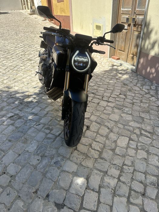 Honda CB650R E-Clutch 2025 | 7.800 km | Akrapovič | Garantia