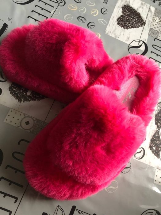 Домашні тапочки пухнасті