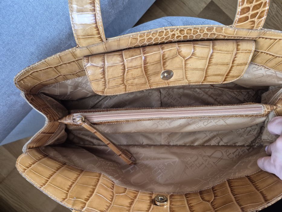 Furla mala torebka ze skóry naturalnej w kolorze karmelowym