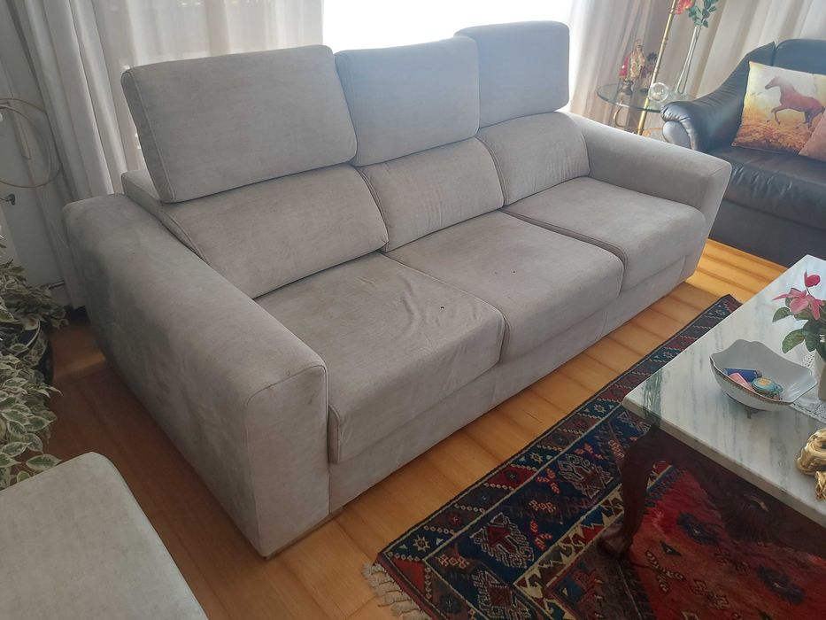 Sofá 3 lugares Chateau d'Ax + Puff