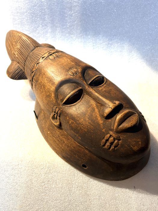 Fantásticas máscaras africanas “Baule” vintage em madeira  esculpidas à mão  - preço de cada 98,00 €