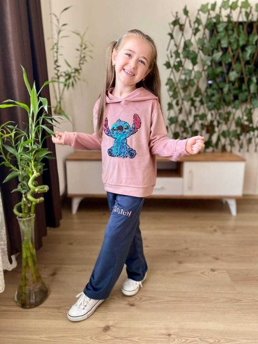 Welurowy dres ze Stichem