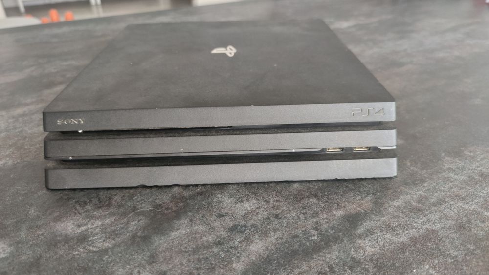 Playstation 4 Pro 1TB de memória