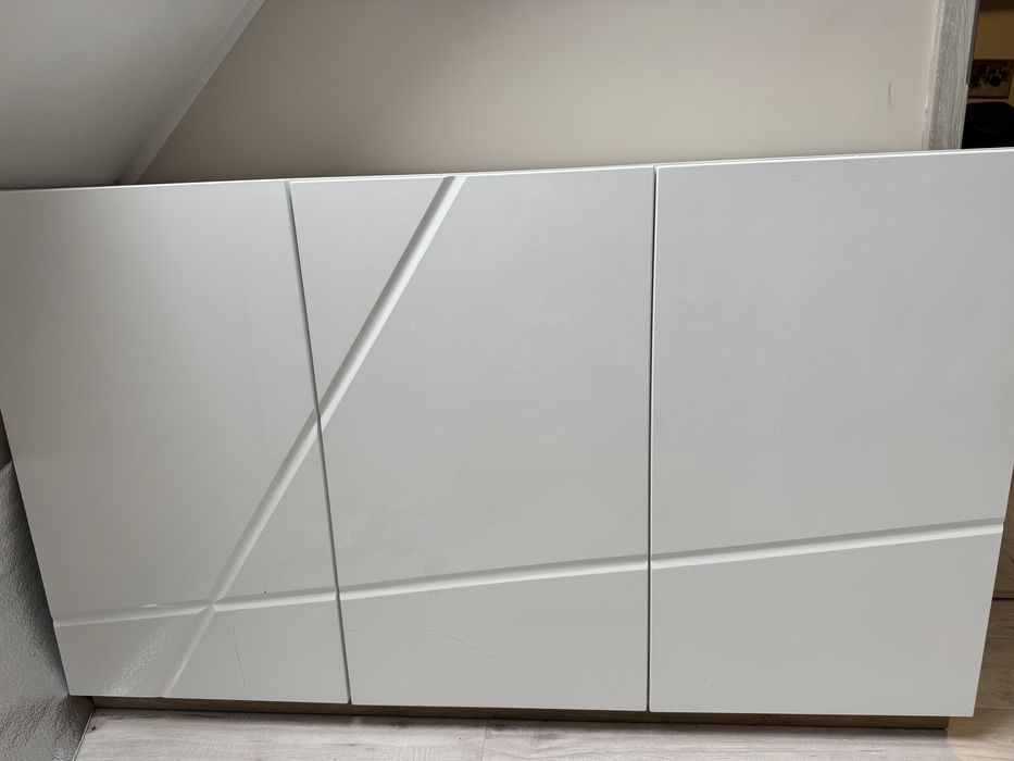 Szafka na ubrania lub kosze z zabawkami