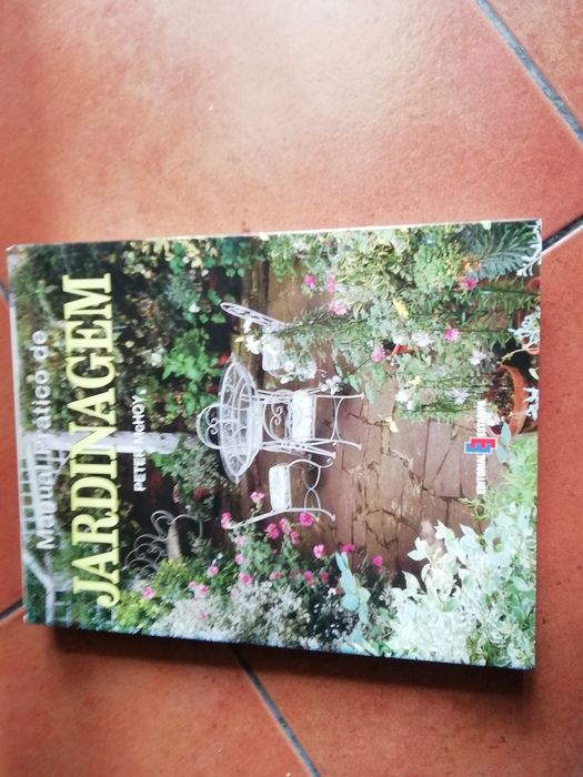 Manuais novos de, Plantas de interior e Jardinagem de Peter McHOY.