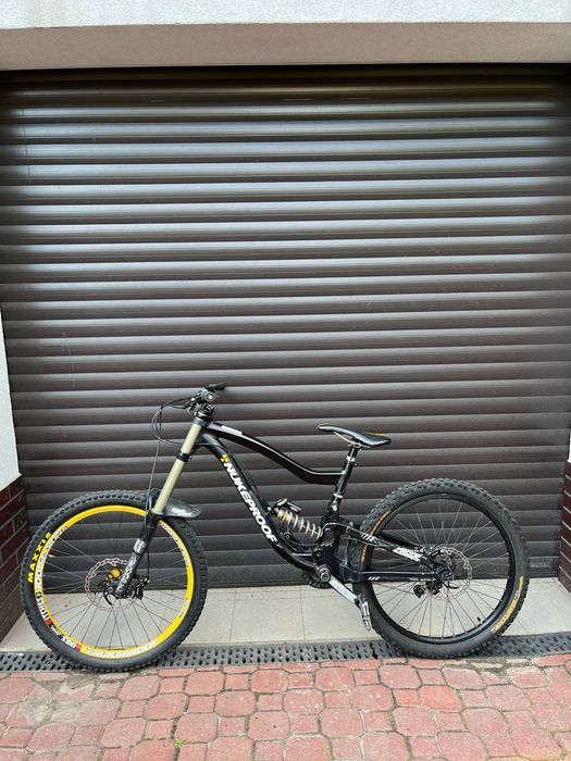 Nukeproof scalp (downhill) full nie Trek