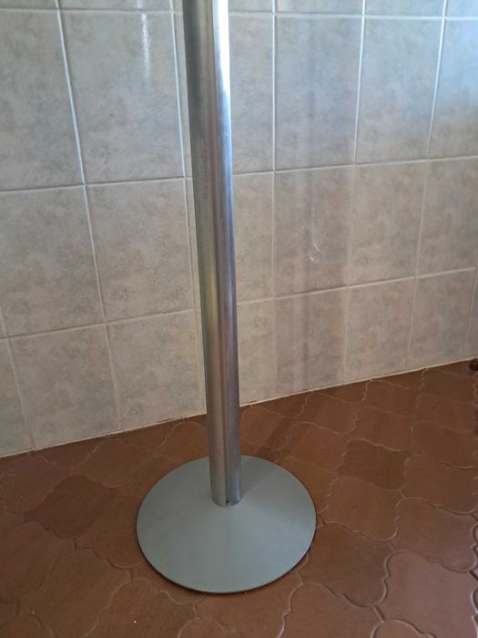 Bengaleiro de pé em aço inox