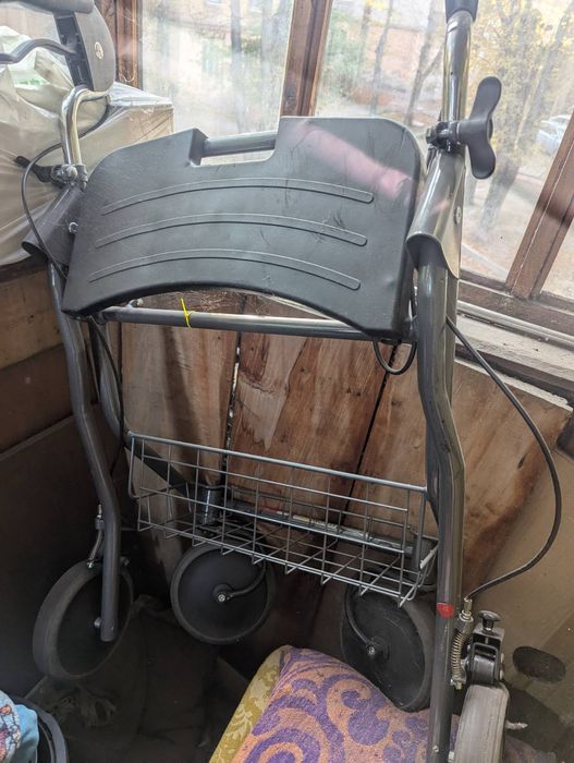 Ходунки для инвалидов для движения