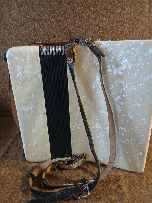 Akordeon Weltmeister Stella 60 bas