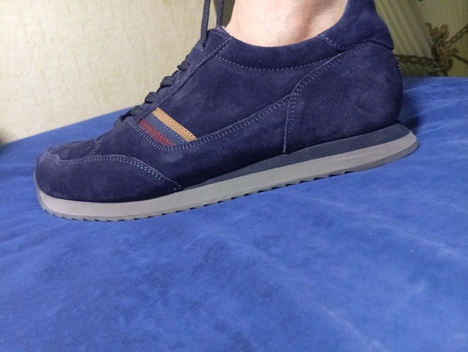 Кросівки  чоловічі.