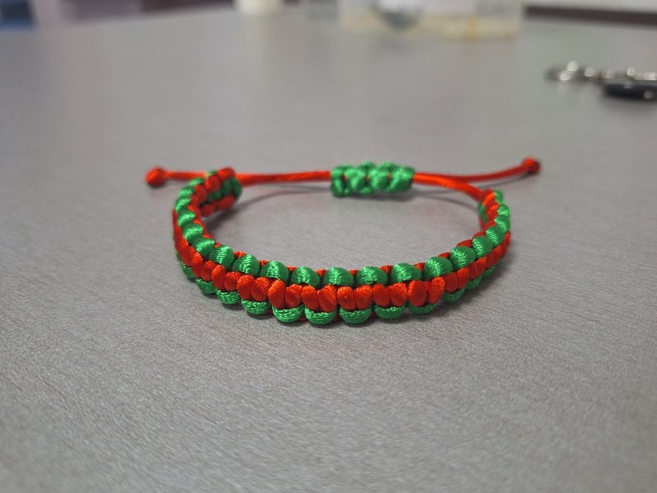 Браслет плетений ( шовкова нитка)