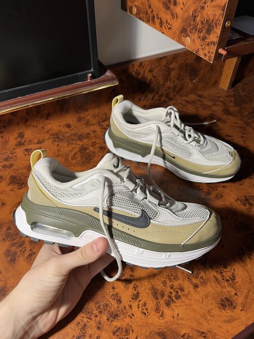 Кросівки Nike Air Max Bliss NN