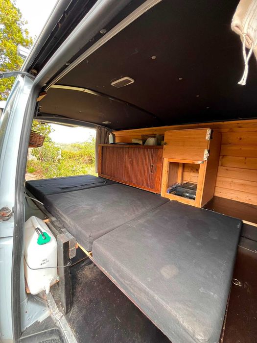 Volkswagen T5 1.9 TDI 2006 – Camper Van artesanal – Sem matrícula, caixa precisa de reparação