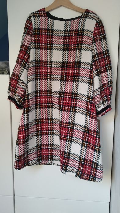 Nowa sukienka w kratę, rozmiar 152, rękaw 3/4.