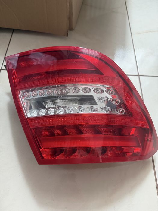 Prawa lampa mercedes w204 polift Led