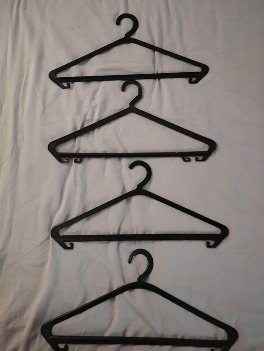 Cabides em Plástico e Metal Diversos