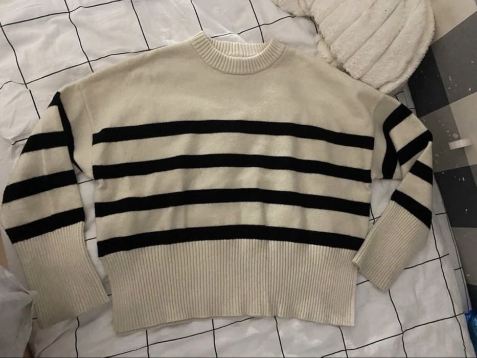 Luzny Bezowy sweterek sweter w pasy paski bershka s