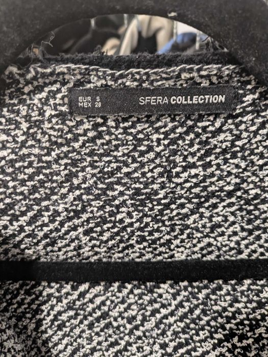 Cardigan preto e branco da Sfera