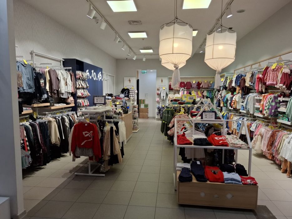 Wyposazenie/meble sklepu odziezowego 5.10.15