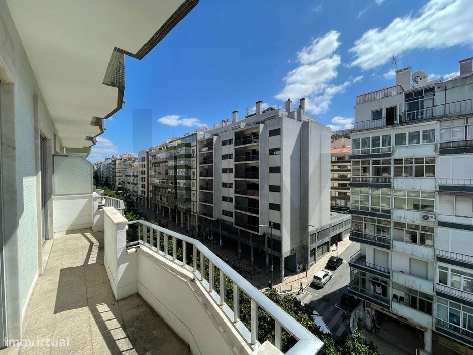 Apartamento T2 na Avenida Almirante Reis!