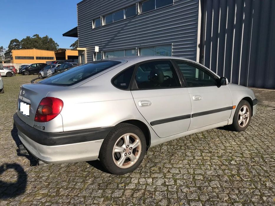 Toyota Avensis T22 1.6 110cv 5P 1999 - Para Peças