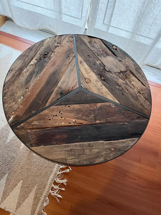 Mesa de centro redonda - madeira reciclada de barcos