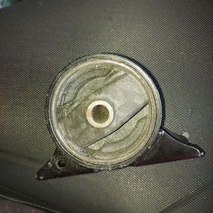 Крепление двигателя мицубиси