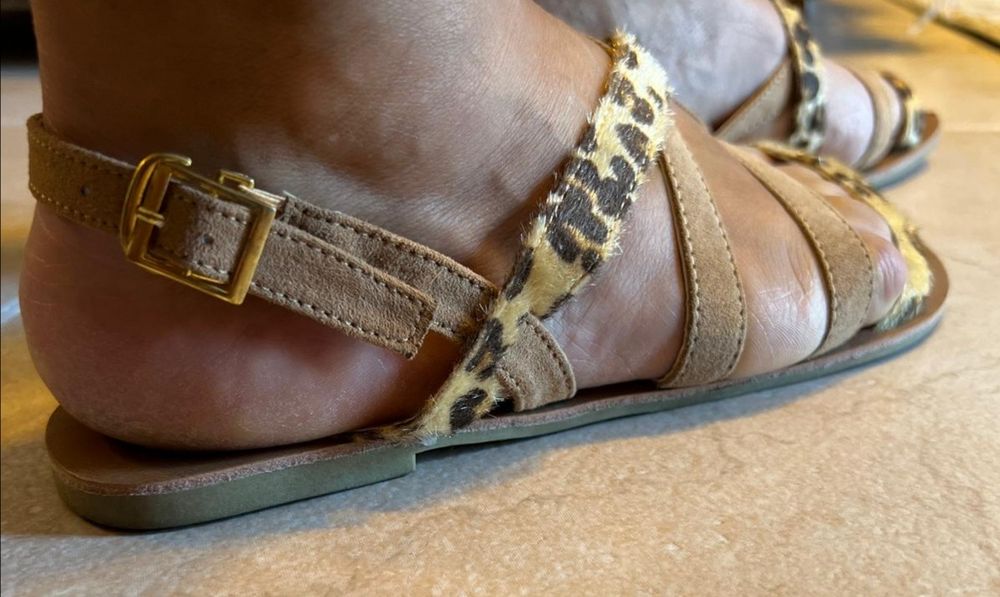 Sandálias rasas tigresa