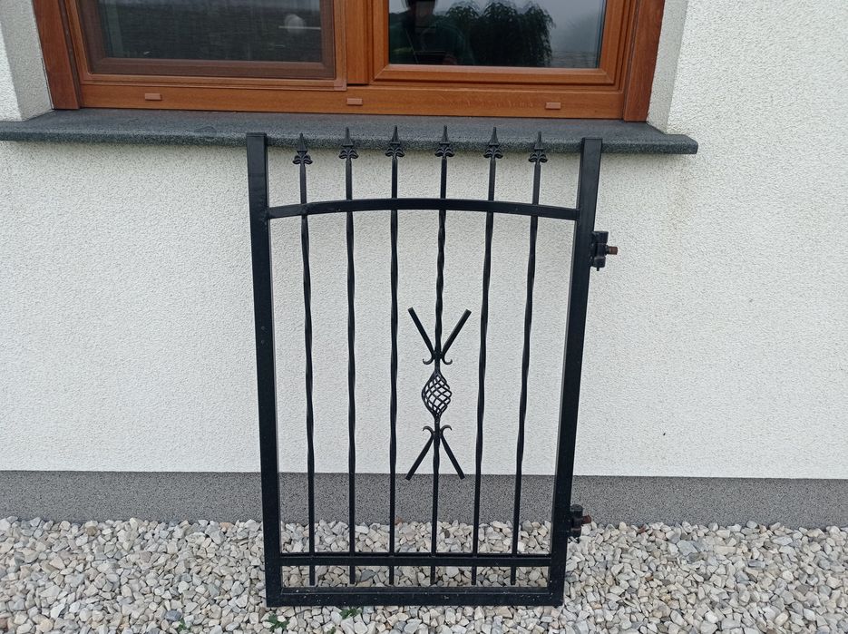 Furtka wejściowa kuta .Solidna i cieżka bdb stan