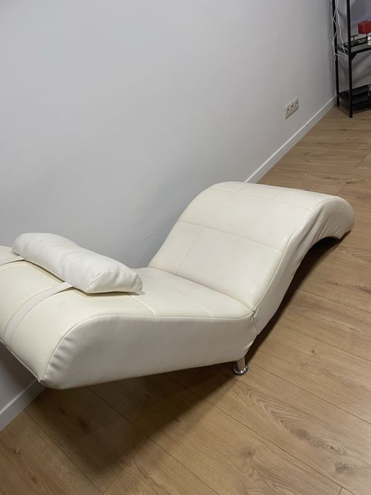 Szezlong bialy - bardzo wygodny