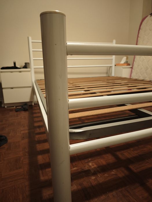 Cama de casal com estrado