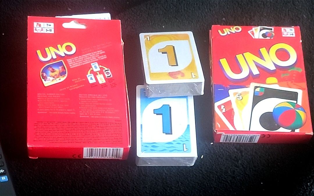 UNO JOGO DE CARTAS COM CARTA TROCA DE MÃOS E PERSONALIZAVEIS