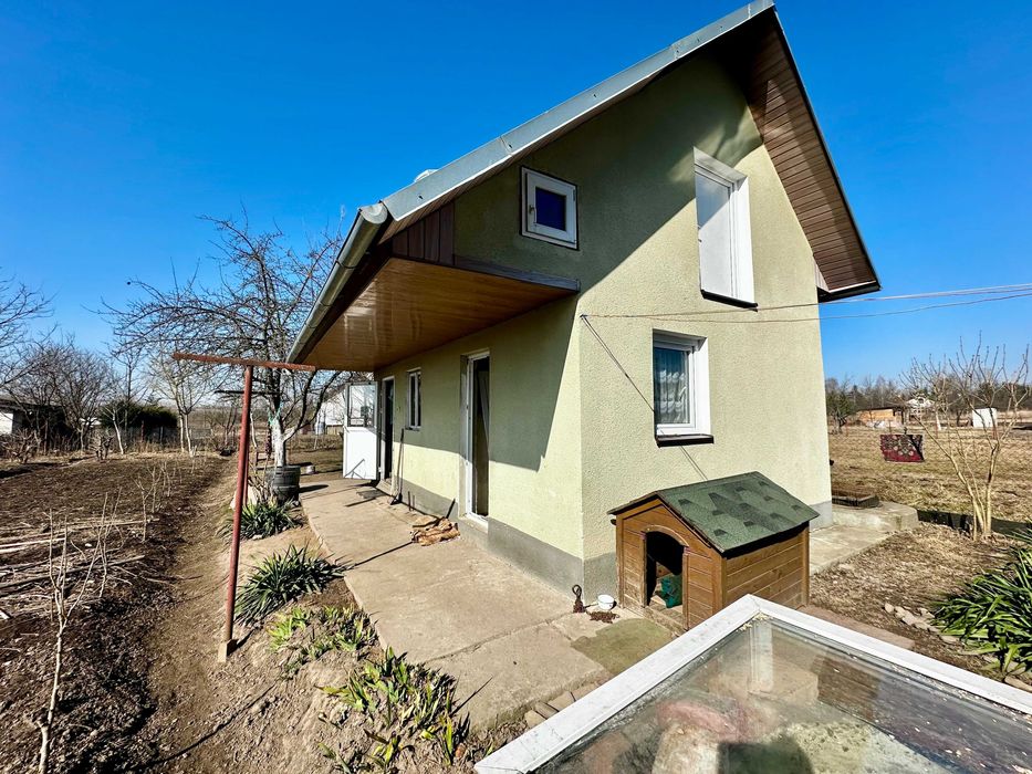 Продається просторий цегляний будинок поруч з м.Дрогобич