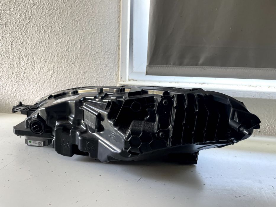 Lampa prawa lewa  eflektor przód TESLA Model 3 Highland 24r  cała