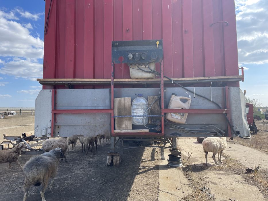 Напівпричіп-контейнеровоз schwarzmuller з контейнером