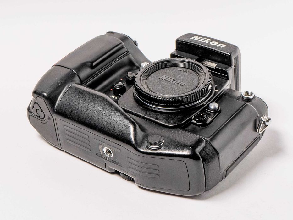 profesjonalna lustrzanka Nikon F4 na części / do naprawy !! UWAGA, SPRZEDAWANY BEZ battery packa mb-21 !!