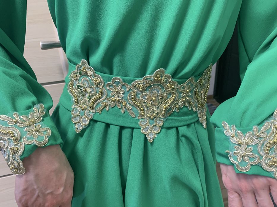 Святкова сукня зелена