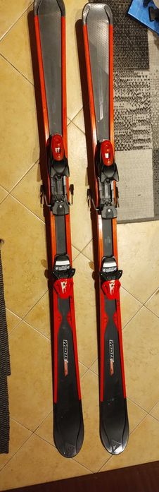 Narty MEDZE BOOST 300 165cm + buty na nogę 28,5 cm + kask Rossignol