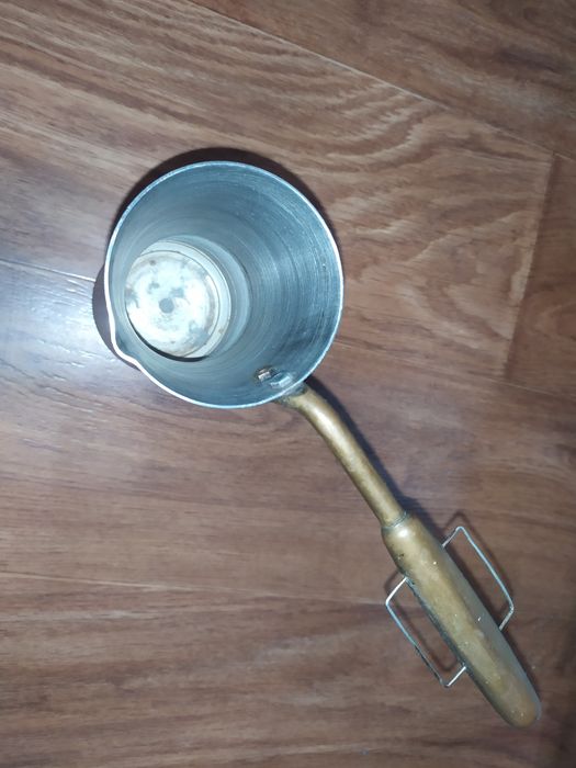 Кофеварка из нержавеющей стали.