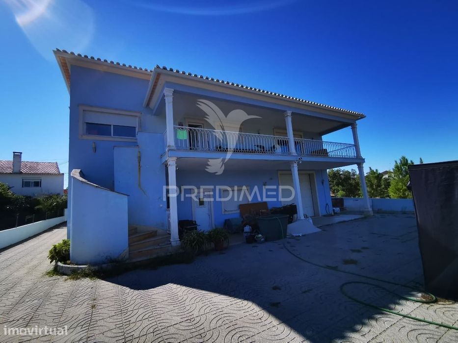 Luxuosa Moradia T4 em Vales, Tomar