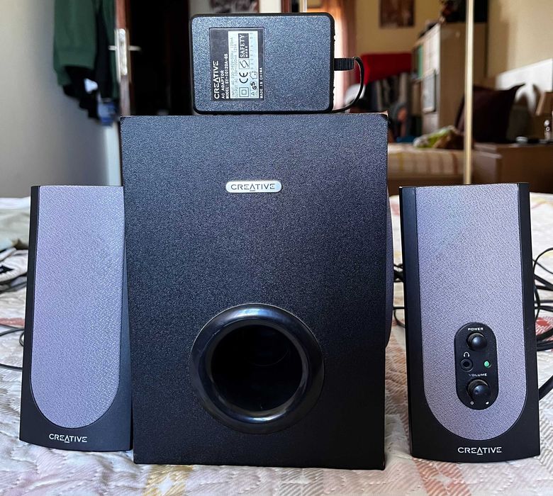 Colunas Creative SBS380 2.1 - Para Peças ou Reparação
