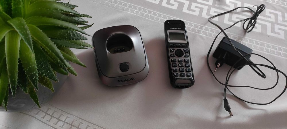 Telefon stacjonarny firmy Panasonic KX-TG2511