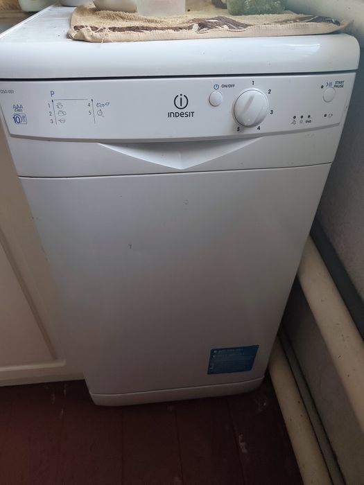 Запчастини до посудомийки Indesit DSG 051