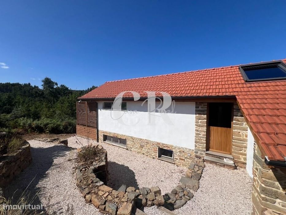 Casa de Pedra Renovada, Ruínas, Riacho, Poços e 15.570m2 de Terreno na