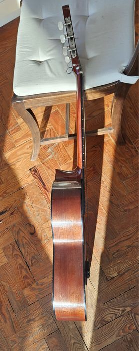 Guitarra admira Juanita
