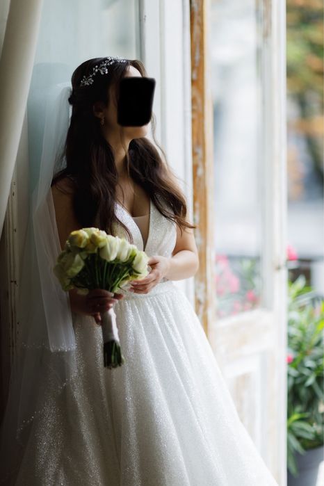 Весільна сукня білого кольору