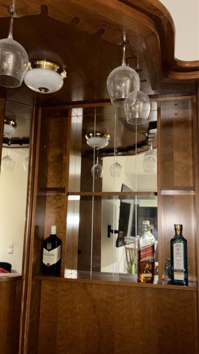 Bar espelhado completo