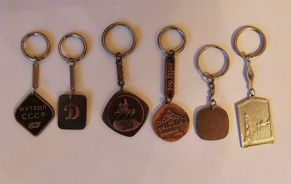 Продам брелоки, значки, заколки для галстука ссср