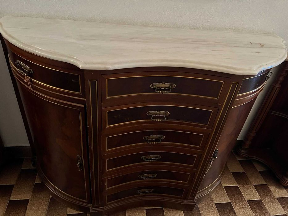 Aparador novo em madeira