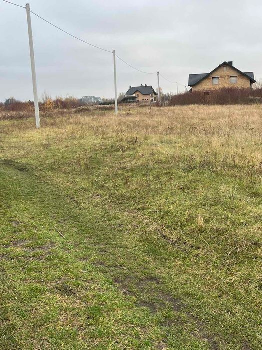 Земельна ділянка в новому районі.